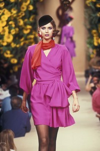 yves-saint-laurent-hc-fw-1994-11.thumb.jpg.09a7b946f648e9e67768be526fc0d9e9.jpg