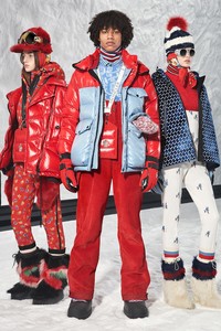 45moncler-grenoble-fall-18.thumb.jpg.c12e61617e564f4827c02dafd27dd86e.jpg