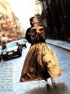 5a809d056081b_VogueItaliaSeptember1990romaaltamodaneilkirk03.thumb.jpg.29f0dbbfa17aafa46c262f5ccf85c6e9.jpg