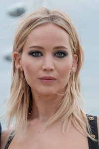       jlaw200218BZNimage5.jpg