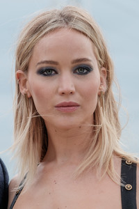       jlaw200218BZNimage7.jpg