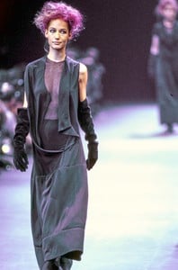 COMME-DES-GARCONS-FALL-1992-RTW-14-MARPESSA-CN10041935.thumb.jpg.447d459e25a5ad083ce806124493c4a0.jpg