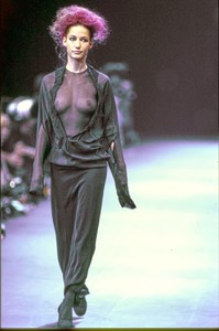 COMME-DES-GARCONS-FALL-1992-RTW-31-MARPESSA-CN10041961.thumb.jpg.a4298dff30ec5a8546b8649660df8c9b.jpg