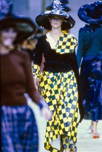 COMME-DES-GARCONS-SPRING-1992-RTW-117-MEGHAN-DOUGLAS-CN10044335.thumb.jpg.4da6f54db671fb679806e310eda271c5.jpg