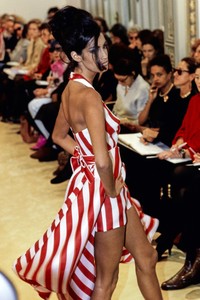 PRADA-SPRING-1992-RTW-57-YASMEEN-GHAURI-CN10033890.thumb.jpg.984a84dfff33e2fa9741b08e9ef86de4.jpg