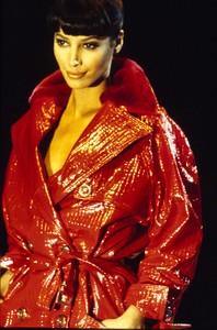 VERSACE-FALL-1994-RTW-DETAIL-38-CHRISTY-TURLINGTON-CN10045589.thumb.jpg.0ec78972721294bfee0ac1c07f958d1d.jpg