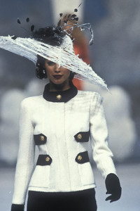 chanel-hc-ss-1992-10.thumb.jpg.487bf797e87b666022860063451ddd32.jpg