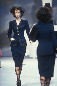 chanel-hc-ss-1992-11.thumb.jpg.0f3917d79e8b85d1d769d4492f9cb955.jpg