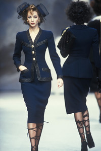 chanel-hc-ss-1992-13.thumb.jpg.146a15be3ddc4f12ebf070aee8eae400.jpg