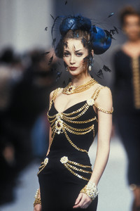 chanel-hc-ss-1992-17.thumb.jpg.432f10b56f2740ddeea05b9cceec3072.jpg