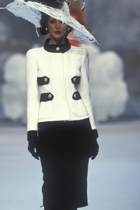 chanel-hc-ss-1992-9.thumb.jpg.7ee7bac6cb9f626ef31b1bbaa3521c9f.jpg