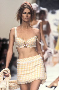 chanel-ss-1994-2.thumb.jpg.16114f4792bd9a779b7c7d52fdfa7295.jpg