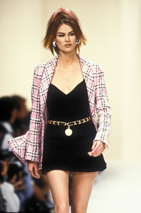 chanel-ss-1994-9.thumb.jpg.6511b6e8c3747b6e9ea31b718ebb1d89.jpg