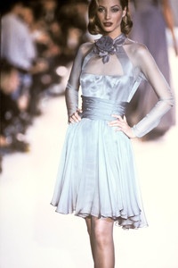 chloe-fw-1992-3.thumb.jpg.22e19fecff4b8a843005ae5c3b1914f6.jpg