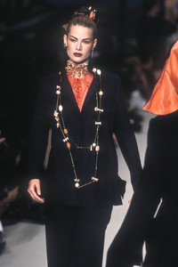 chloe-fw-1994-16.thumb.jpg.72229b675ee14c3f7b5abd4edcc53e79.jpg