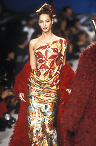 chloe-fw-1994-6.thumb.jpg.fa5a36b9ec1f4fb70de28a9e0cb0ccbf.jpg