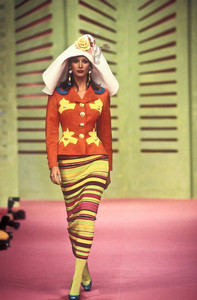 christian-lacroix-ss-1993-1.thumb.jpg.a7b3e15410fe84926138c2bdf25aaeac.jpg