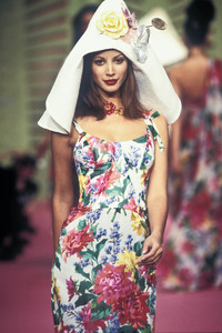 christian-lacroix-ss-1993-10.thumb.jpg.05060bff1f76c1afb47aa6f9fe843edc.jpg