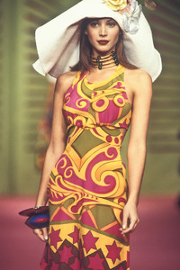 christian-lacroix-ss-1993-14.thumb.jpg.82494c19fba8ad1ad137448b22ac538c.jpg