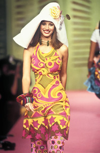 christian-lacroix-ss-1993-4.thumb.jpg.24e0008019d308f2f4bf1237efeac7dd.jpg