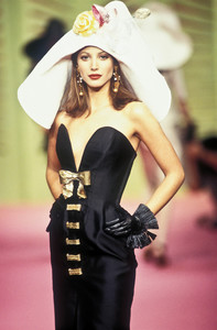 christian-lacroix-ss-1993-7.thumb.jpg.e91b353b4a0b80a0a19c8fe2961b3113.jpg