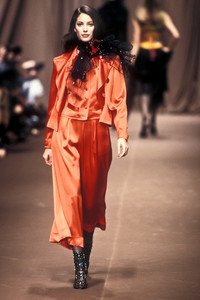 christian-lacroix-ss-1994-3.thumb.jpg.932deabad8d49fc3c587da93dbec2373.jpg