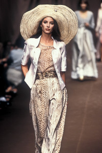 christian-lacroix-ss-1994-6.thumb.jpg.512f6f84213079dd3e33a54b37918c7a.jpg