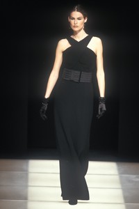 giorgio-armani-fw-1992-4.thumb.jpg.b569a8febf14f189ae54d4fedab6df37.jpg