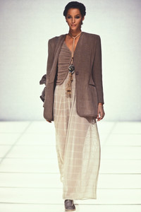 giorgio-armani-ss-1994-1.thumb.jpg.5509f67a145f064a41d2d1ae3385d0dd.jpg