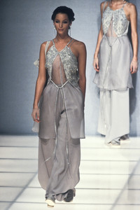 giorgio-armani-ss-1994-12.thumb.jpg.4ac868ba9660b6244cfeb68d9957c901.jpg