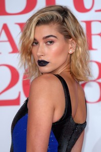 hailey-baldwin-2018-brit-awards-in-london-1.jpg