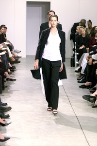 helmut-lang-ss-1999-3.thumb.JPG.5f4fe75a8f7e5e25736d3b853408ef7f.JPG