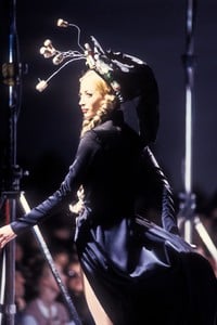 jean-paul-gaultier-fw-1992-6.thumb.jpg.5c6b91f6cdb5259bd21befa96399ac32.jpg