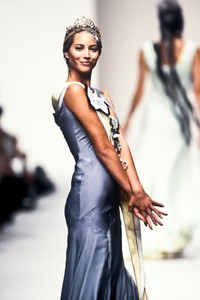 john-galliano-ss-1994-2.thumb.jpg.3fae7bbabe6883268b351691f04b8604.jpg