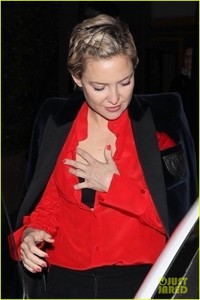 kate-hudson-Danny-Fujikawa-step-out-for-valentines-day-dinner-02.jpg