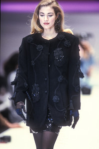 laura-biagiotti-fw-1992-16.thumb.jpg.98c6907f8b7da0adcec759f9e37d97f8.jpg