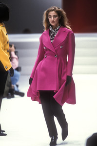 laura-biagiotti-fw-1992-9.thumb.jpg.7264e9687bbc748f0412401434c1e289.jpg