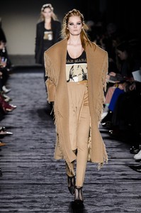 max-mara-rf18-2944.thumb.jpg.21337f860e1999ea1b790fb5c0c701a4.jpg