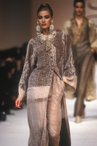 oscar-de-la-renta-fw-1991-2.thumb.jpg.760022e9cc81d0b1cbe59478aace3eab.jpg