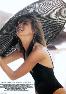 uk_vogue_may_1990_4.thumb.jpg.c22d4892b897f4685b10e41b5c1f72ae.jpg