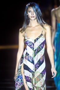 versace-ss-1994-24.thumb.jpg.e75ee5cb6597c452c62e36e3664b9f9d.jpg