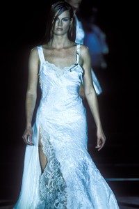 versace-ss-1994-27.thumb.jpg.145ebab393273d97a3104b48d16efdda.jpg