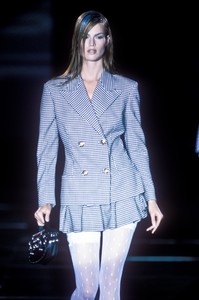 versace-ss-1994-9.thumb.jpg.62bc68064969938a4edc29401d5baf12.jpg