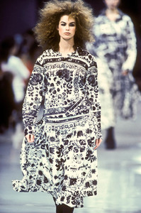 yohji-yamamoto-ss-1992-4.thumb.jpg.5b66cea06af9f61632256a0bfae7f5ea.jpg