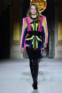 Balmain+Runway+Paris+Fashion+Week+Womenswear+vwAONupSovfx.jpg