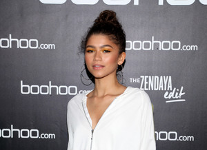 Zendaya+Coleman+boohoo+Block+Party+Special+wFC0HF4BURTx.jpg