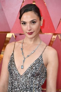 65196052_gal_gadot_31.jpg