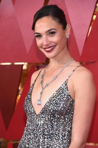 65196083_gal_gadot_34.jpg