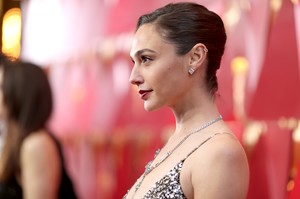 65196089_gal_gadot_35.jpg