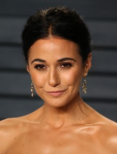 65206179_chriqui0304picturepub-16.jpg